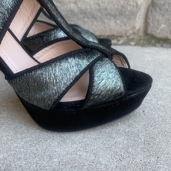 Cavallini Made In Italy Iridescent Leather Platform Peep-Toe T-Strap High Heels - Picture 9 of 14